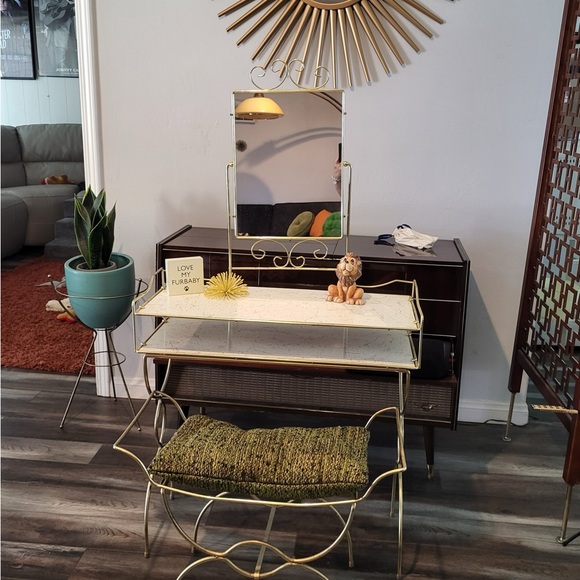 Hollywood Regency Vanity - Picture 7 of 7